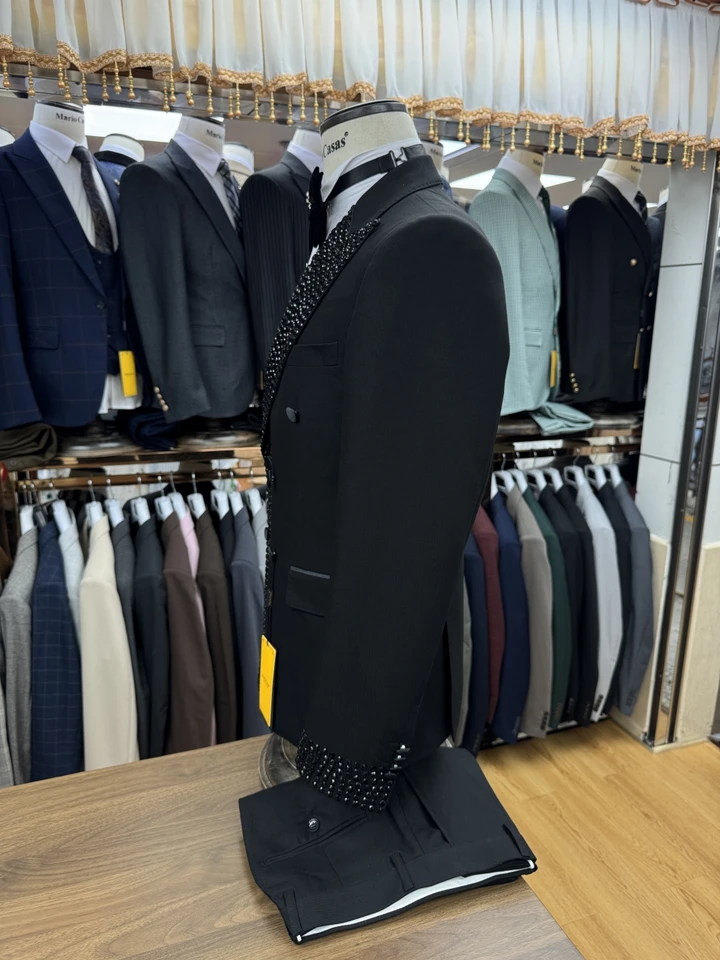 Charming Black Peak Lapel Men's Suit Customized Hot Sale Double Breasted Formal Perform Elegant Crystals Jacket Pants Groom Wear - Image 2
