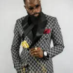 2026 Luxury Plaid Groom Tuxedos Peaked Lapel Double Breasted Suits For Men Prom Wedding Party Mens Suits Costume ( jacket+Pants)