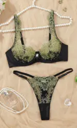 Sexy Lace Lightweight Bra Set Soft Underwire for Lift and Support Prevents Sagging Exquisite Embroidered Lingerie Two-Piece Set