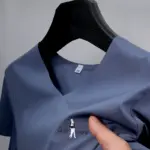 High-End Ice Silk Men's T-Shirt Summer New V-Neck Print Seamless Short Sleeve British Fashion Street Exquisite Trend Men's Wear