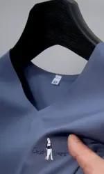 High-End Ice Silk Men's T-Shirt Summer New V-Neck Print Seamless Short Sleeve British Fashion Street Exquisite Trend Men's Wear